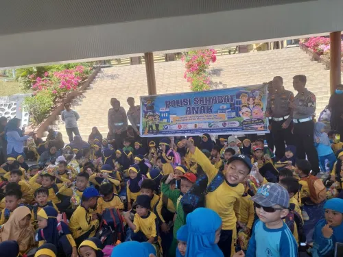 Outing Class TK IT Wildan: Belajar Kendaraan dan Tertib Lalu Lintas di Polda